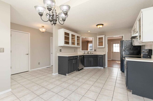 Building Photo - Updated 3-Bed, 2-Bath All-Brick Home for R...