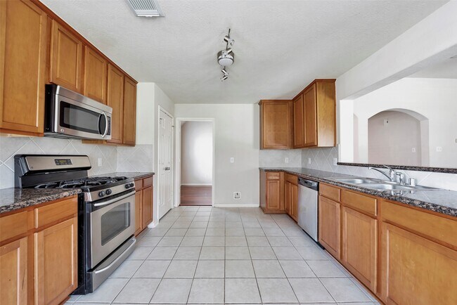 Building Photo - 2239 Waxwing Dr