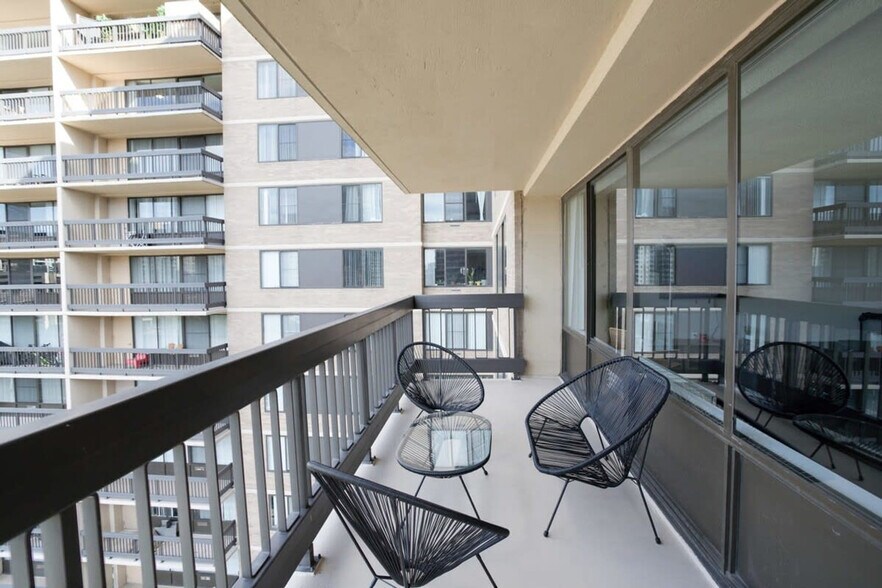 Building Photo - 1201 S Bell St