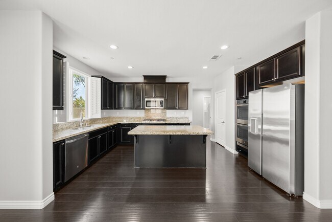 Building Photo - 37749 Fiesta Flower St