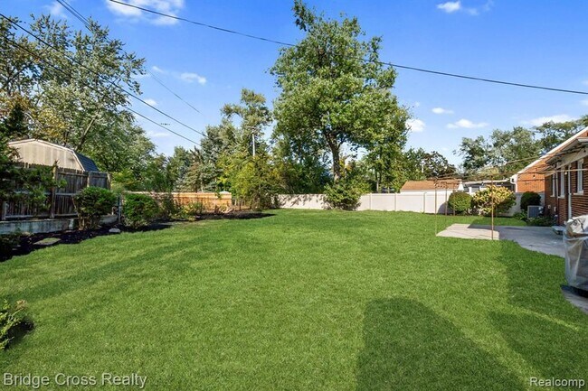 Building Photo - 2614 Essex St