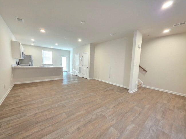 Building Photo - 426 Creekbed Cir