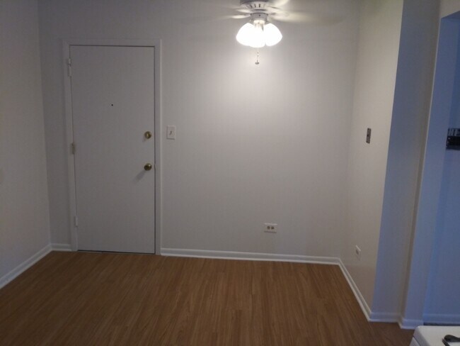 Building Photo - 530 N Mill Rd