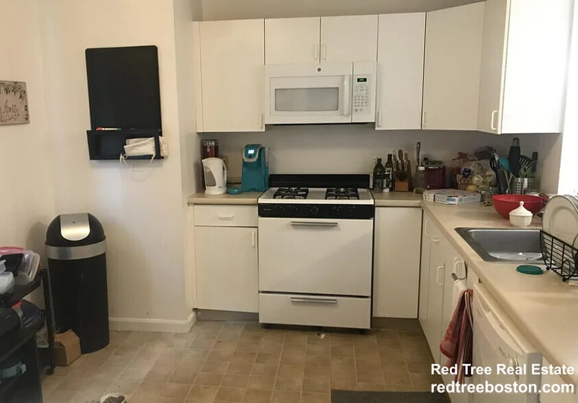 Building Photo - 7 Etna St