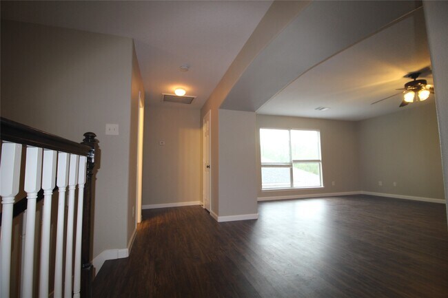 Building Photo - 16730 Town Glade Dr