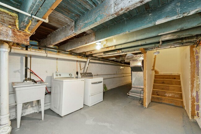 Building Photo - 2416 Jefferson St