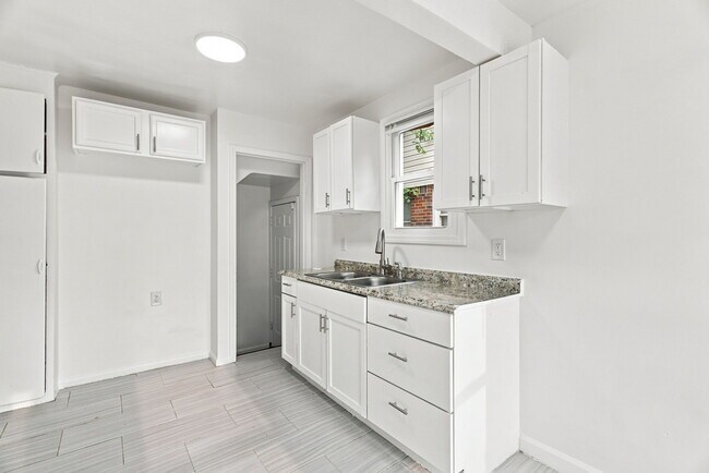 Building Photo - 8650 Greenview Ave
