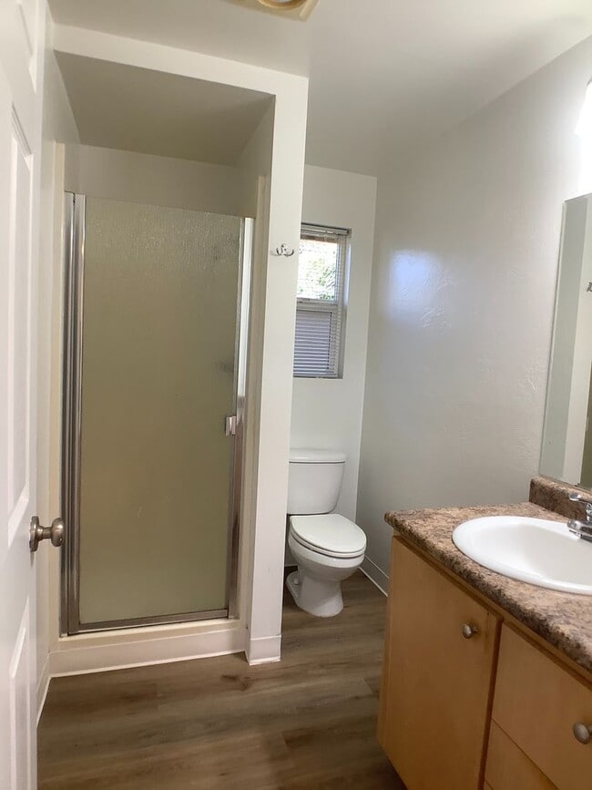 Building Photo - One bed/One bath cottage in East Medford | Available Now