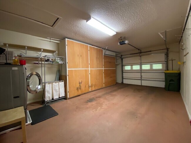 Building Photo - The Oaks of Leesburg