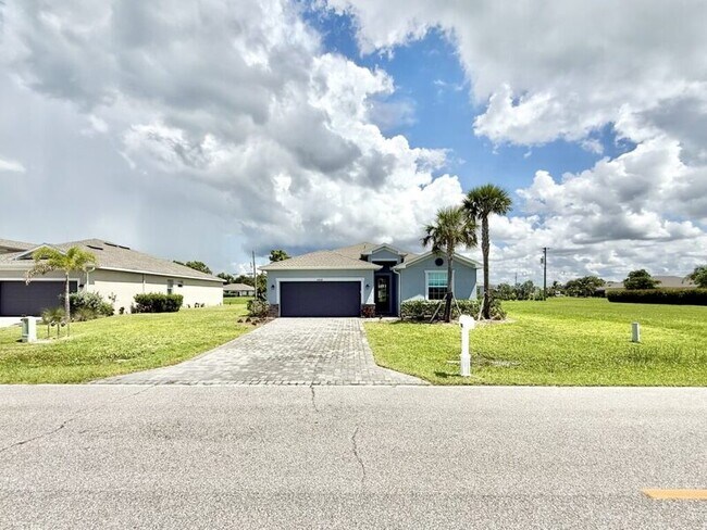 Building Photo - 16304 Quesa Dr