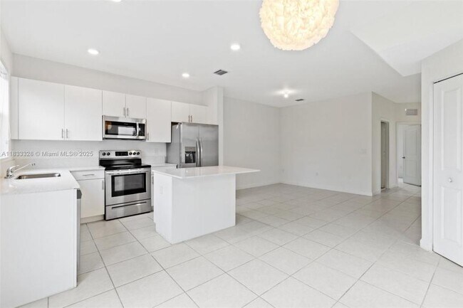 Building Photo - 3 bedroom in North Miami Beach FL 33179