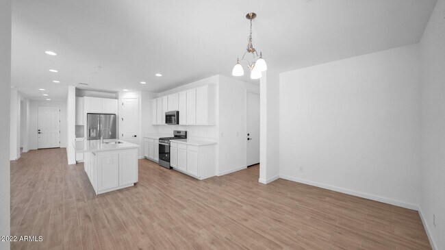 Building Photo - 13407 W Rowel Rd