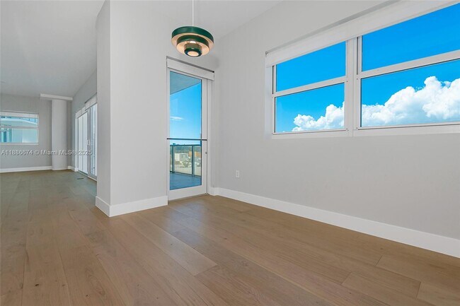 Building Photo - 6103 Aqua Ave