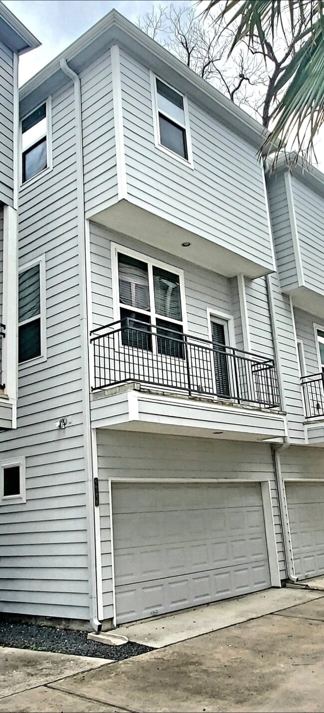 Building Photo - 6625 N Main St