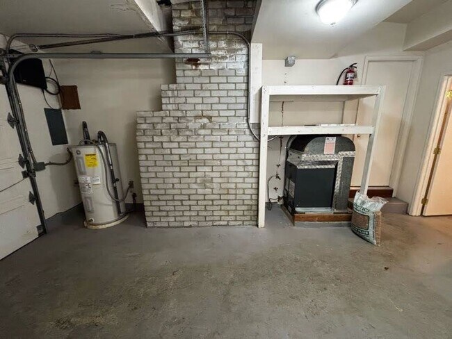 Building Photo - Charming 3-Bedroom Rambler with Spacious Yard & Convenient Location