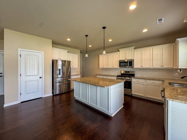 Building Photo - Stunning 5 Bed 4.5 Bath Fayetteville Home with Fenced Yard
