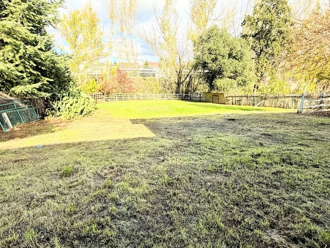 Building Photo - 282 W St Charles St