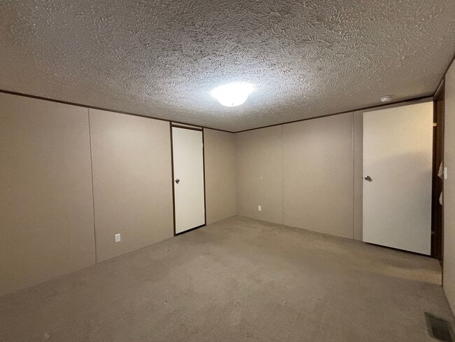 Building Photo - Adorable!