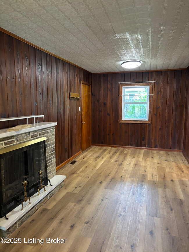 Building Photo - 516 Popp Ave