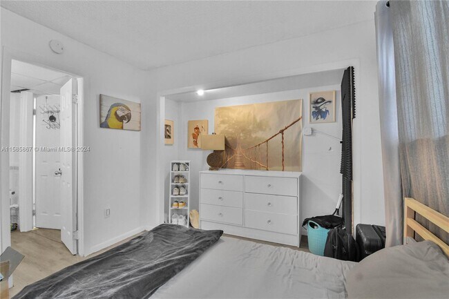 Building Photo - 1331 Lincoln Rd