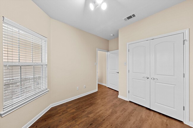 Building Photo - Beautiful 3 bedroom townhome located in Waco!