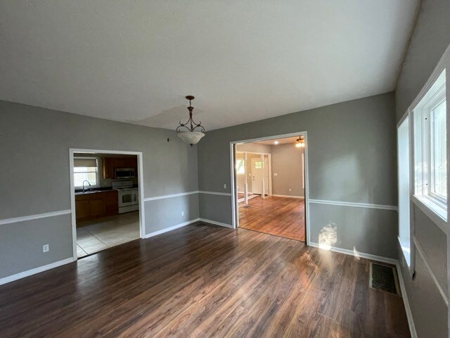 Dining Room - 1417 N Broadway Ave