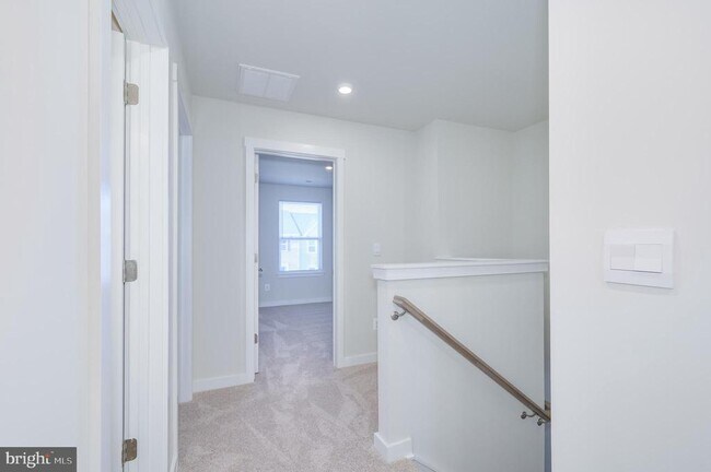 Building Photo - 14 Trotting Rd