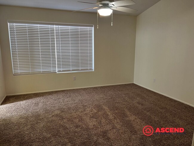 Building Photo - Lovely Home In Southwest Bakersfield!