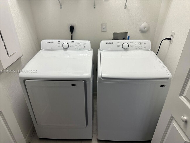 Building Photo - 25137 SW 108th Ave