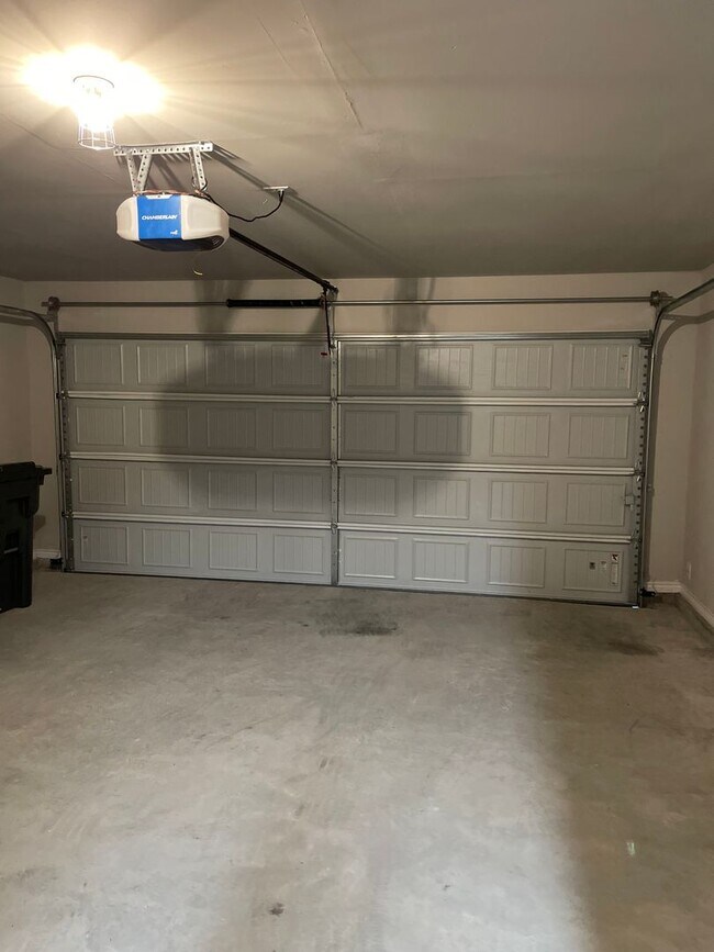 Building Photo - Available Now! 3 bed, 2 bath, Park Meadows...