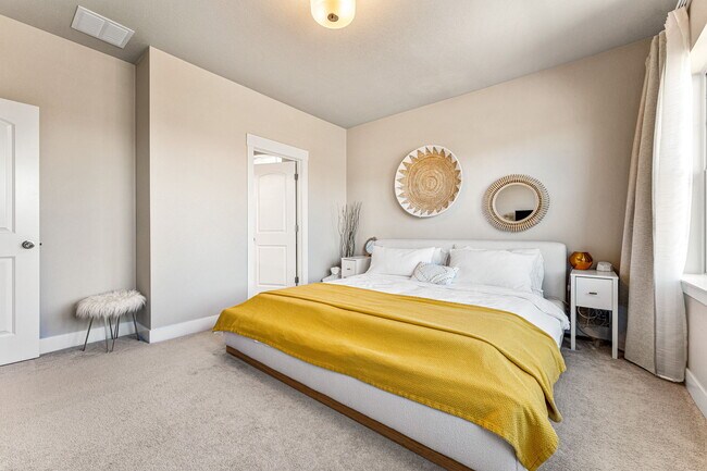 Building Photo - 9325 E 58th Dr