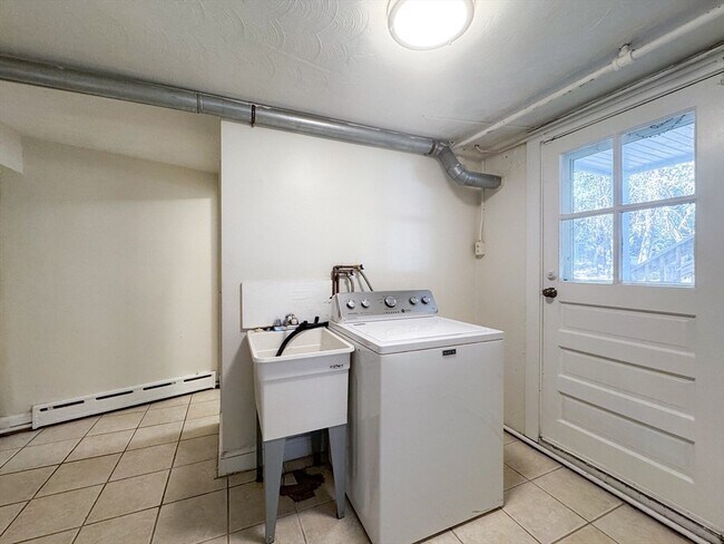 Building Photo - 92 Woodcliff Rd