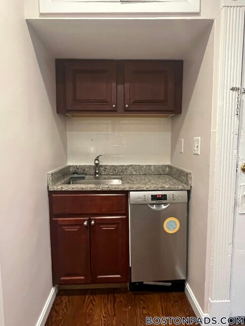 Building Photo - 4 Garden Ct St