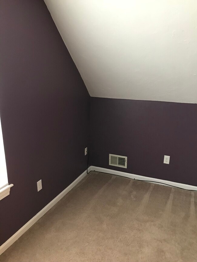 Building Photo - 16 Bowstring Way