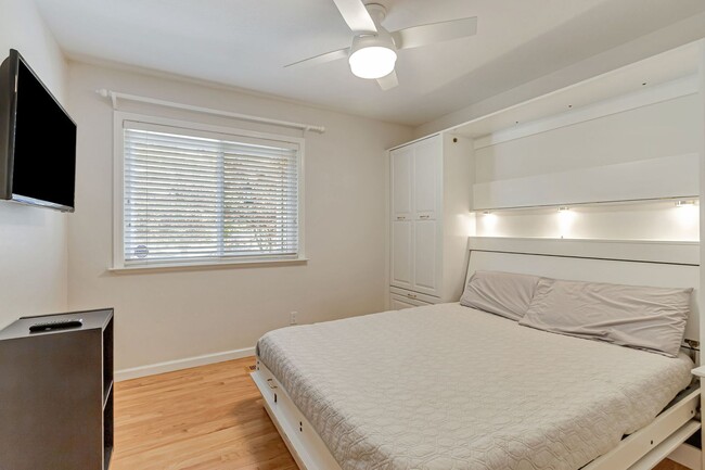 Building Photo - Executive Almaden Valley Home