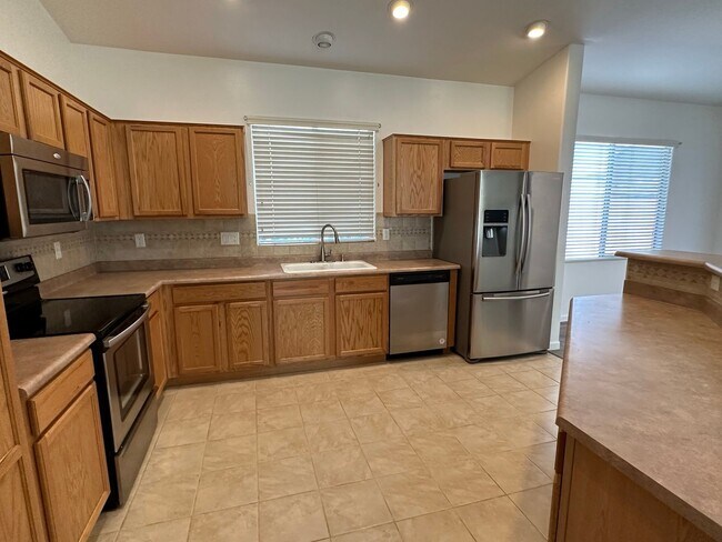 Building Photo - 4560 E Murrieta Rd