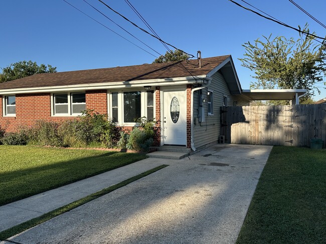 Primary Photo - 216 Grove Ave