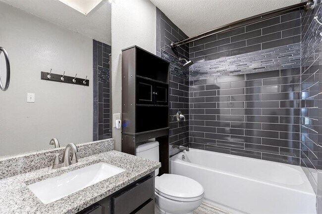Building Photo - 6405 Chimney Creek Cir