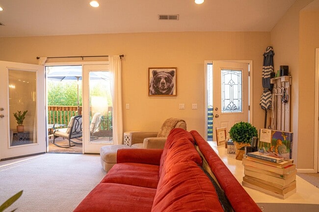 Building Photo - 175 Poker Flat Rd