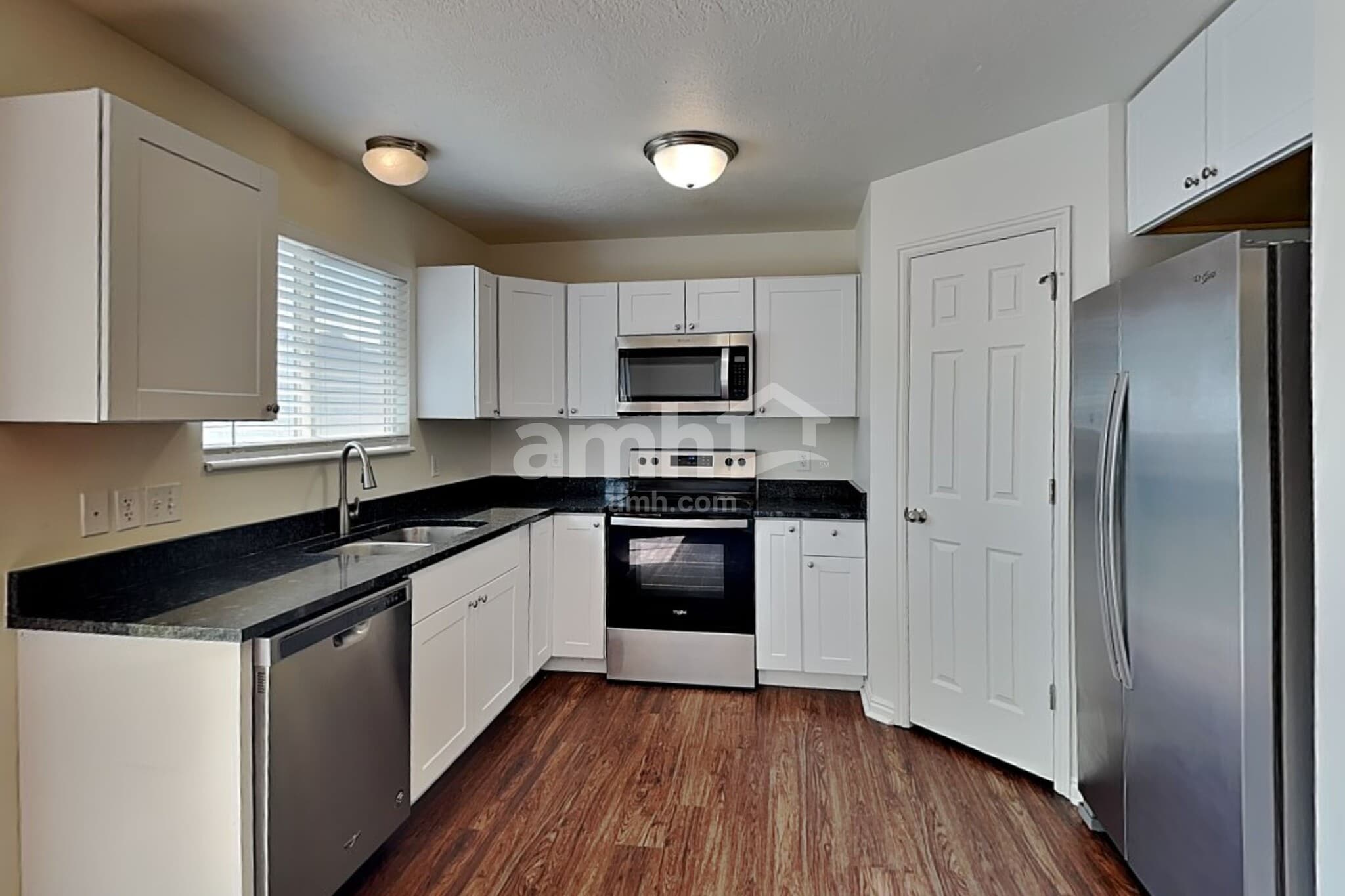 Building Photo - 4384 Maple Dr