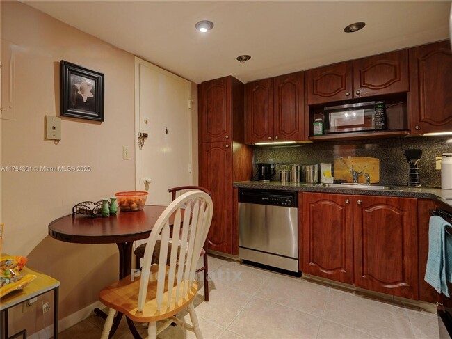 Building Photo - 3800 S Ocean Dr