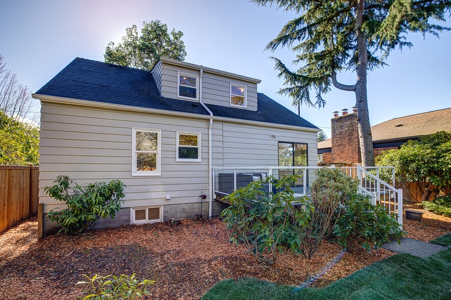 Building Photo - 808 W Armour St