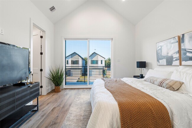 Building Photo - 4218 Nichols St