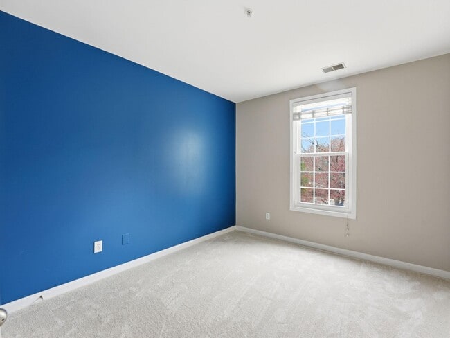 Building Photo - 4667 Longstreet Ln