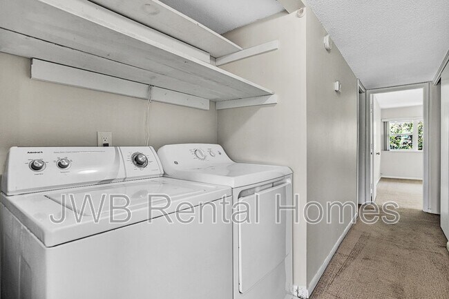 Building Photo - 1000 3rd St