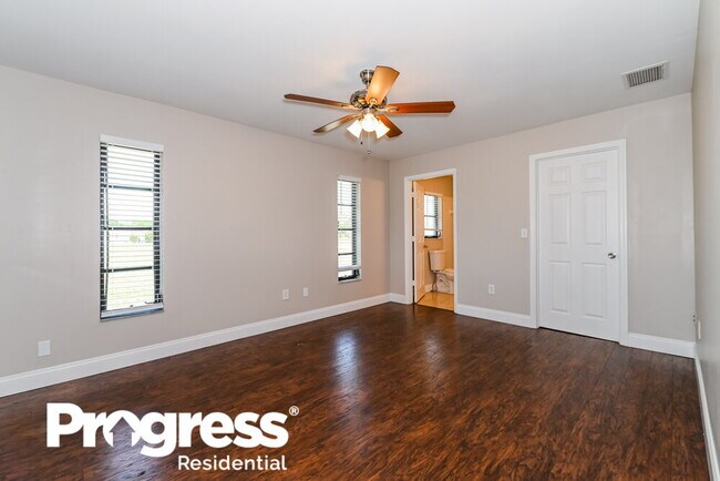 Building Photo - 25353 Doredo Dr