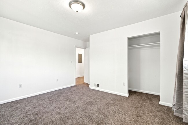Building Photo - 5256 S 2000 W