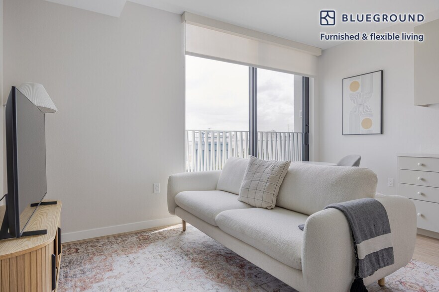 Primary Photo - 200 Mesnager St