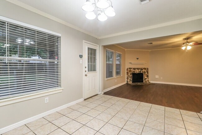 Building Photo - 11710 Sandy Stream Dr