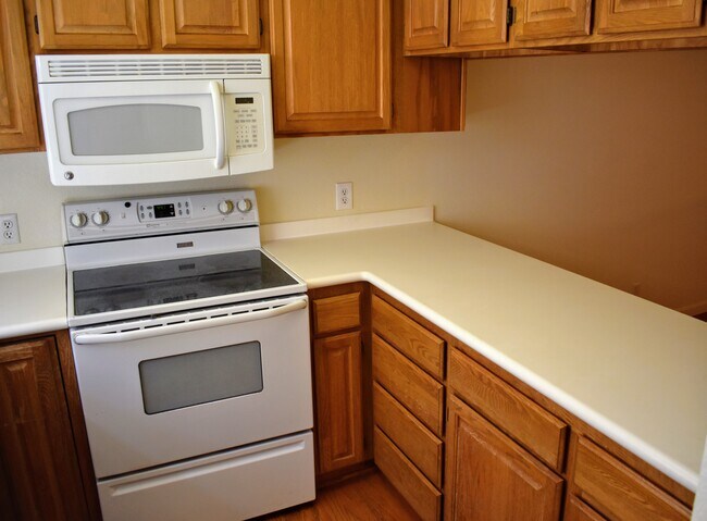 Building Photo - 1555 Cherry St